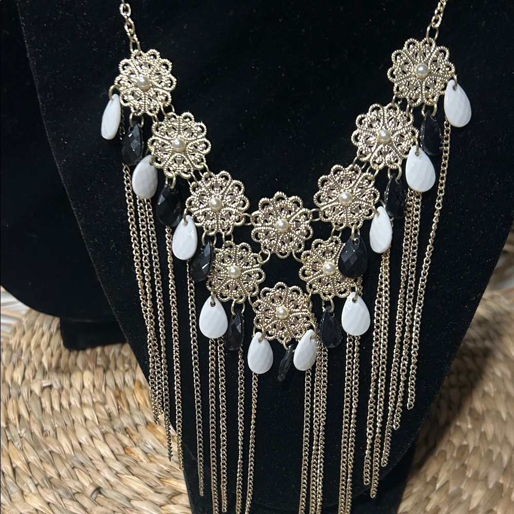 Elegant Gold and White Floral Necklace - Picture 7 of 7